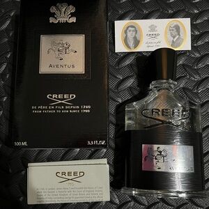 Creed Aventus Eau de Parfum - Black and Silver Design